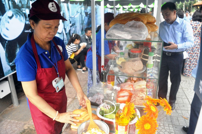 ẩm-thực-hàng-rong-quận-1-tây-ninh24h (13).jpg