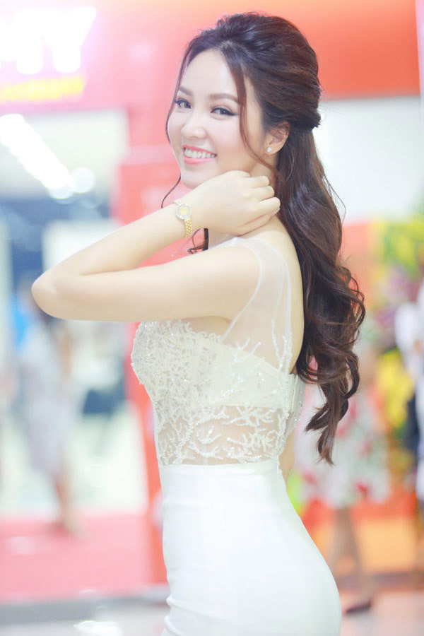 A-hau-Thuy-Van (5).jpg
