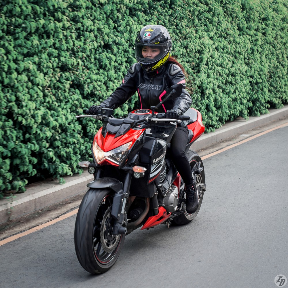 chien-ma-kawasaki-z800-cua-nu-biker-xinh-dep.jpg